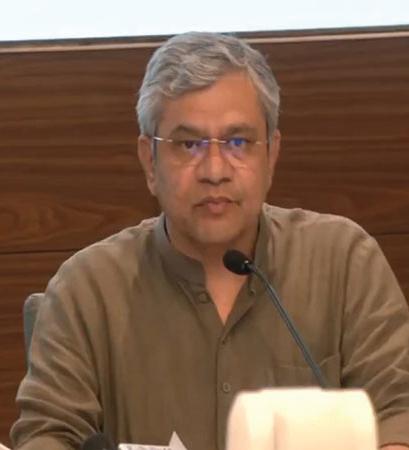 Fadnavis Favours Merger of Konkan-Indian Railways