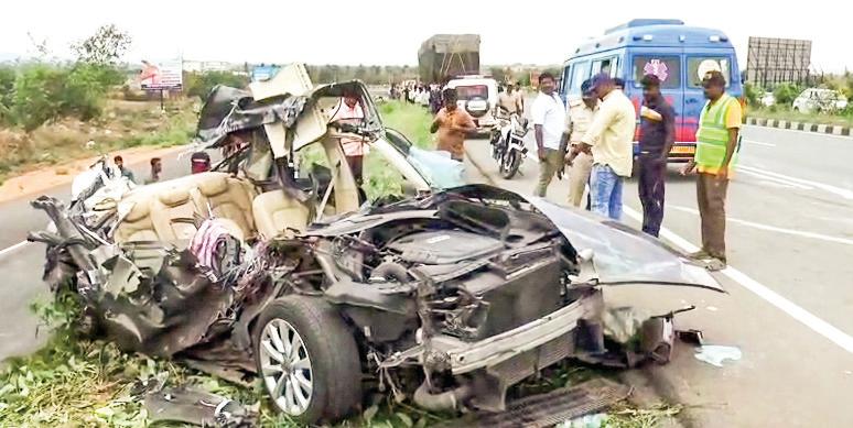 6 killed, 2 hurt in car-lorry crash in Karnataka