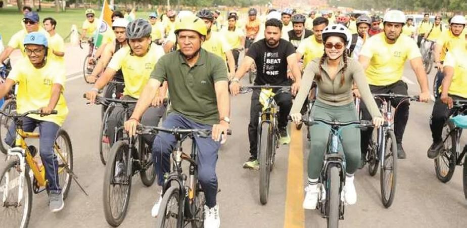 Indian Railways flags off 'Fit India Sundays on Cycle' from JLN Stadium