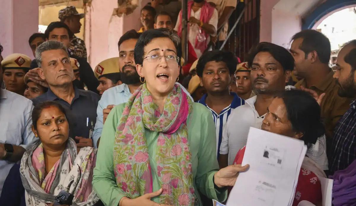 BJP aur Rekha Gupta ko jhuggi waalon ki haay lagegi: Atishi during anti-demolition protests