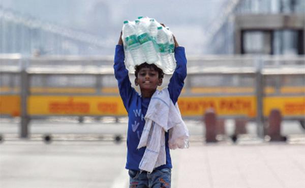 Delhi Continues to Reel Under Intense Heat as Parts of City Record Over 43 Degree Celsius