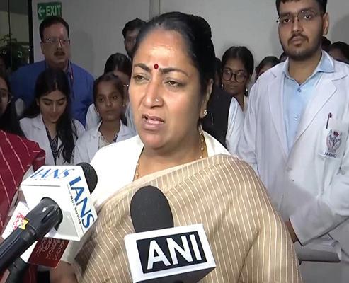 CM Rekha Slams AAP Over Hospital Mess