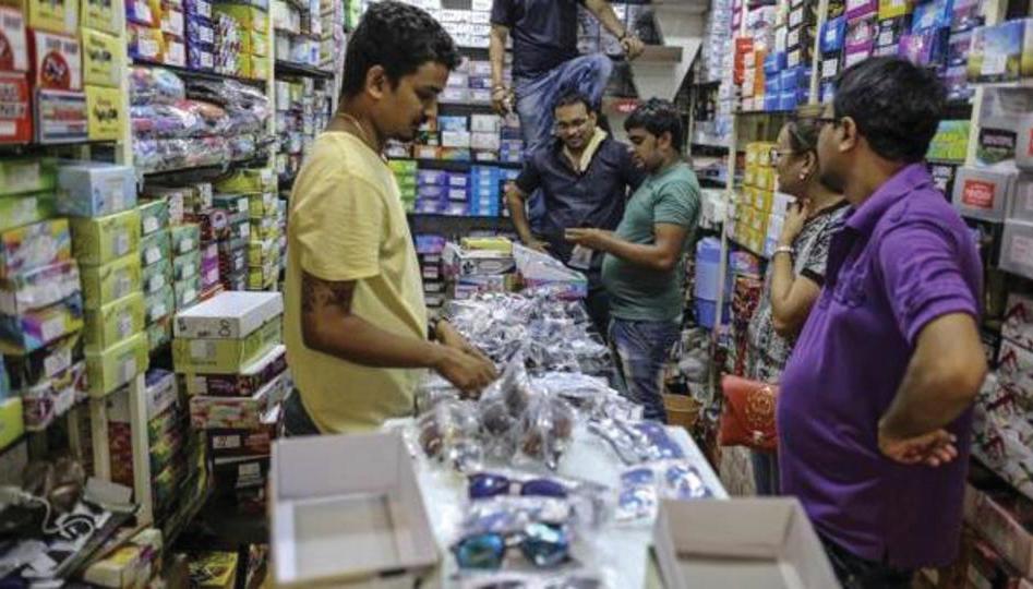 CM Rekha Announces Traders Welfare Board: 8 Lakh Traders to Avail Benefits