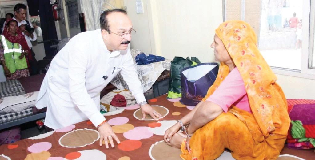 Delhi Minister Sood inspects night shelters