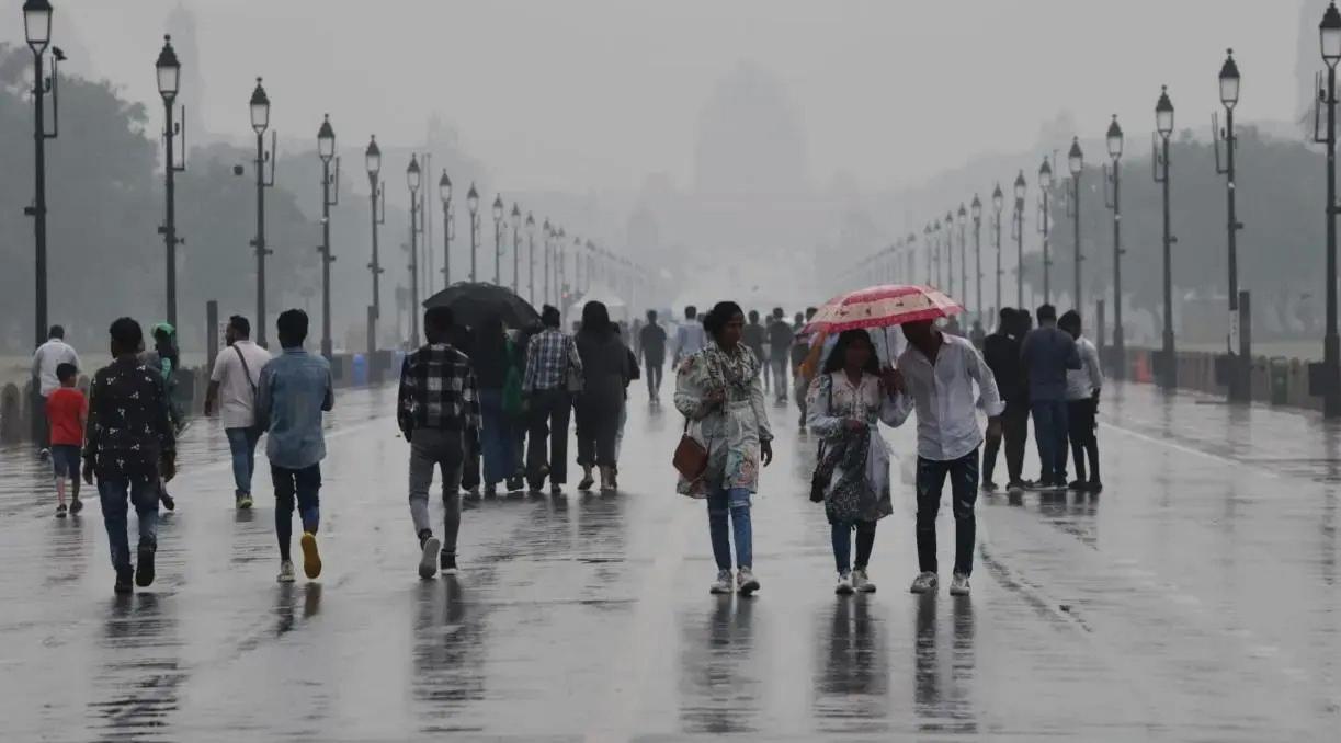 Rain lashes several parts of Delhi
