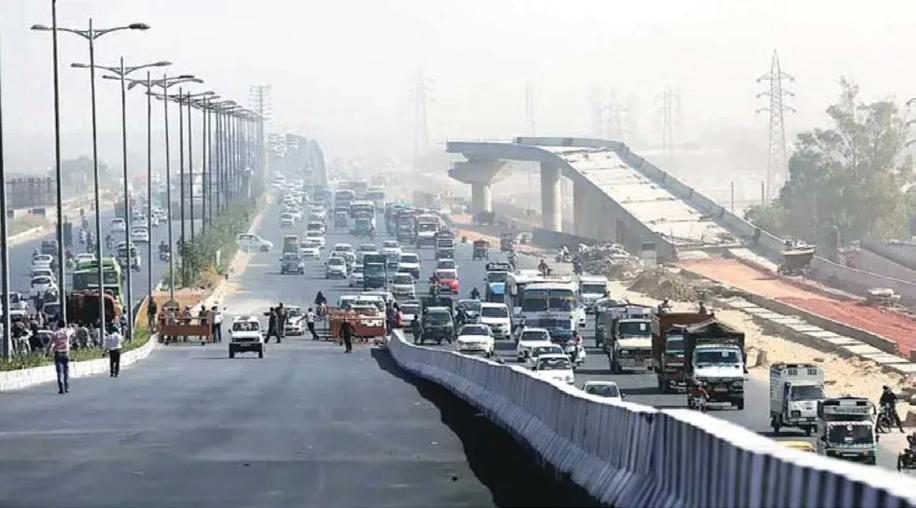 One killed after being hit by speeding truck on Salimgarh flyover