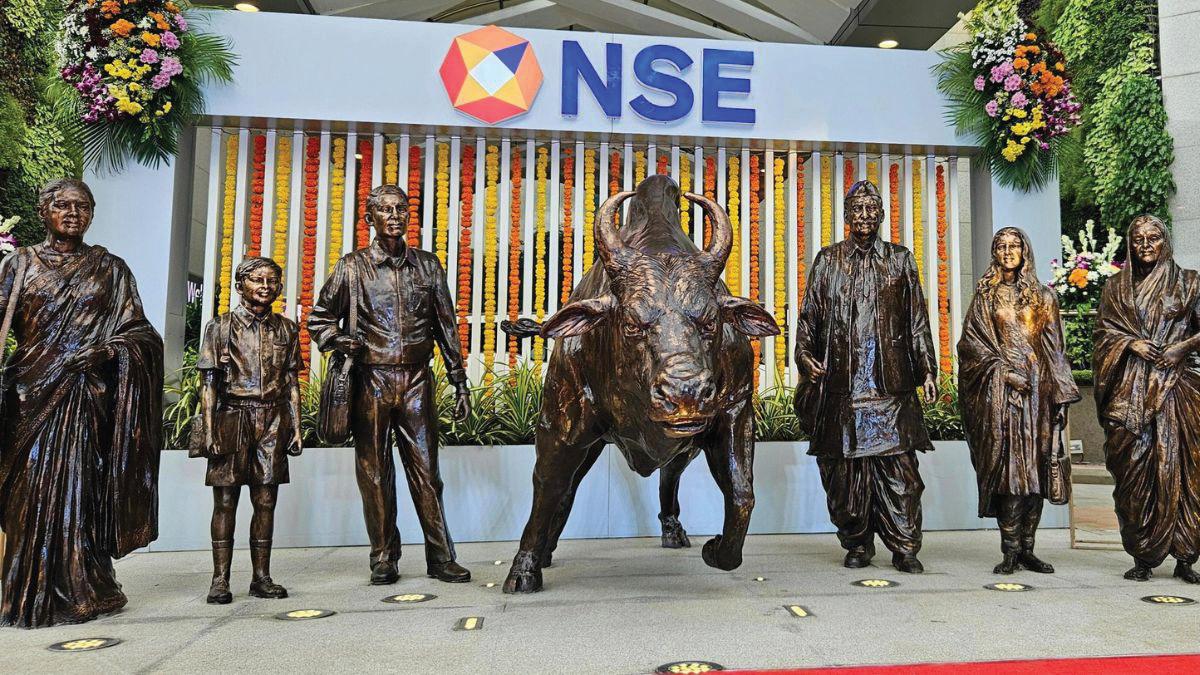 Sensex, Nifty End in Negative Zone as Weak Q1 Results