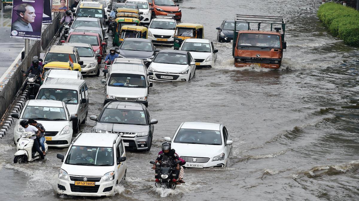 Commuters experience waterlogging and traffic snarls in parts of city