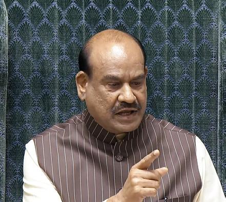 SONIA, KHARGE JOIN OPP TO PROTEST AGAINST BIHAR'S SIR