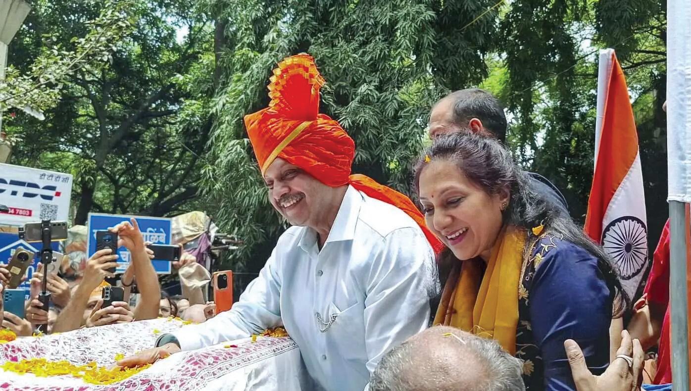 Lt Col Purohit Given Grand Welcome in Pune After Acquittal