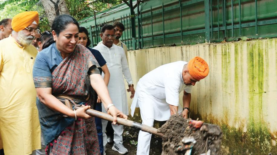 CM Gupta joins 'Kude Se Azadi' campaign