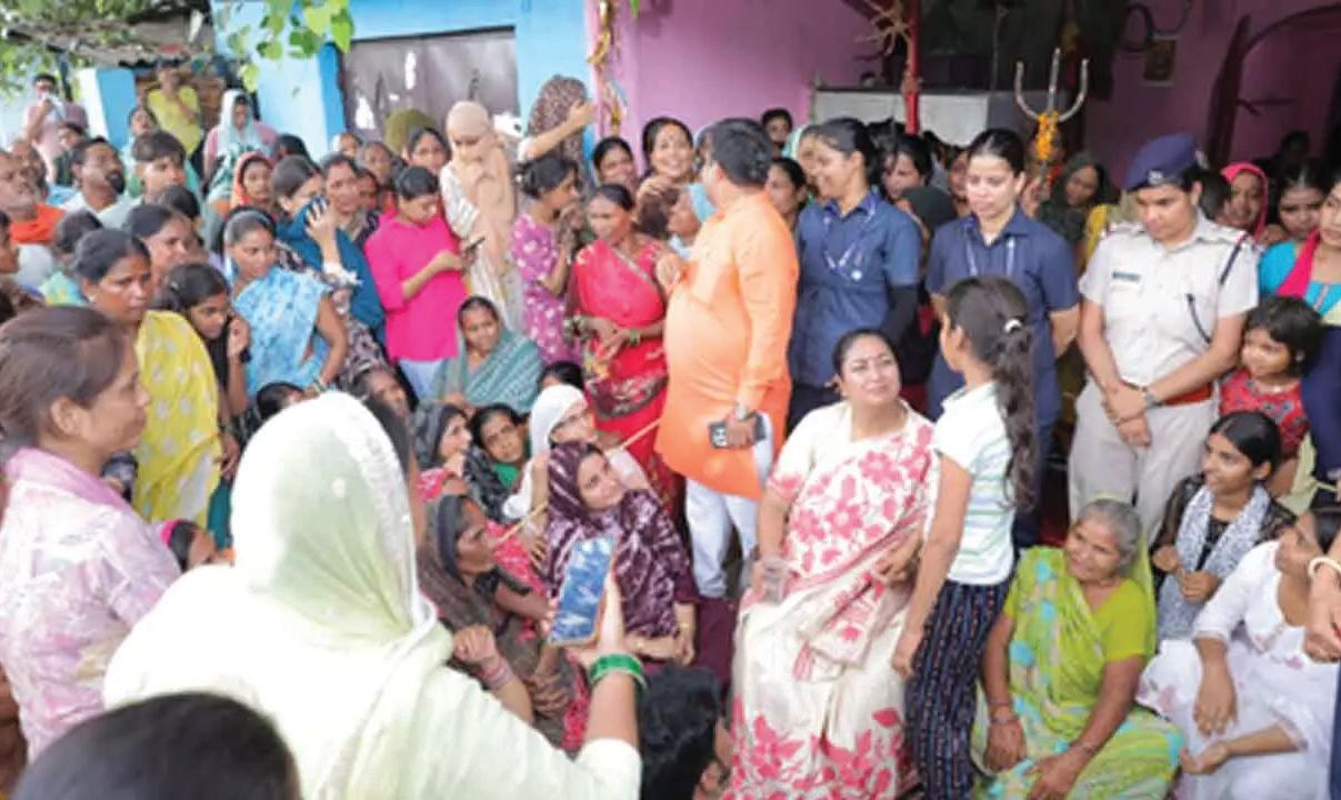 CM Rekha Attacks AAP Over Workers'