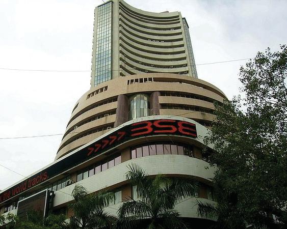 Nifty, Sensex Down Under Tariffs Pressure on Friday Opening