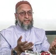 Owaisi Urges AMU to Roll Back Fee Hike, Backs Student Protests