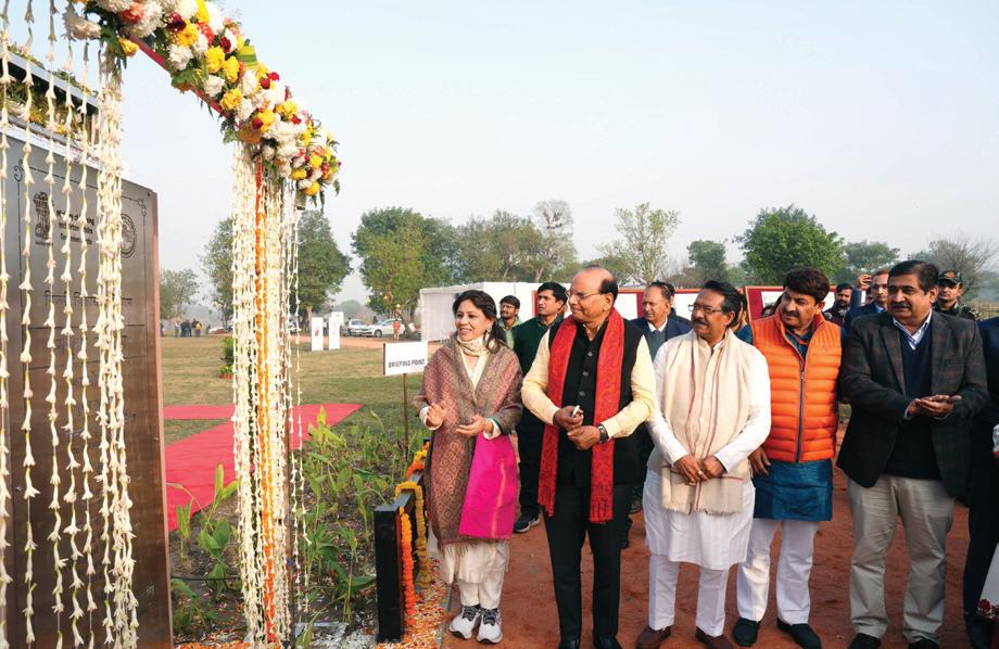 LG Unveils Maa Yamuna Statue Near Nigam Bodh Ghat