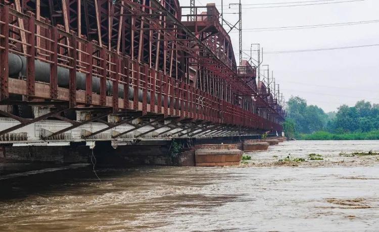 YAMUNA RISE TRIGGERS FLOODING, EVACUATIONS ACROSS DELHI