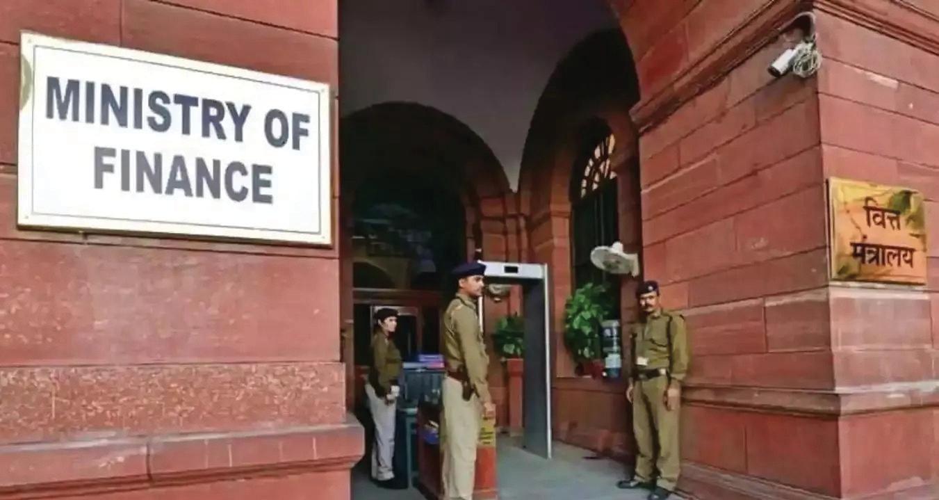 Fin Min hosts 'PSB Manthan 2025'