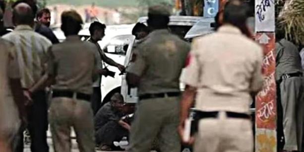 Delhi Police avert gang war, arrest two history-sheeters