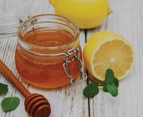 CELEBRATE WITH RADIANCE: NATURAL SKINCARE TIPS FOR THE FESTIVE SEASON