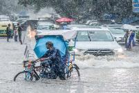 Rain lashes Delhi-NCR, IMD issues yellow alert