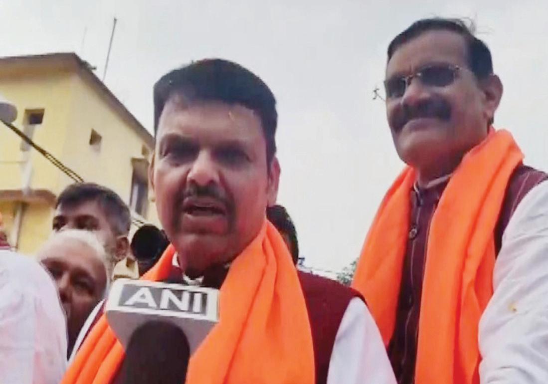 FADNAVIS CAMPAIGNS IN BEGUSARAI, BACKS NDA