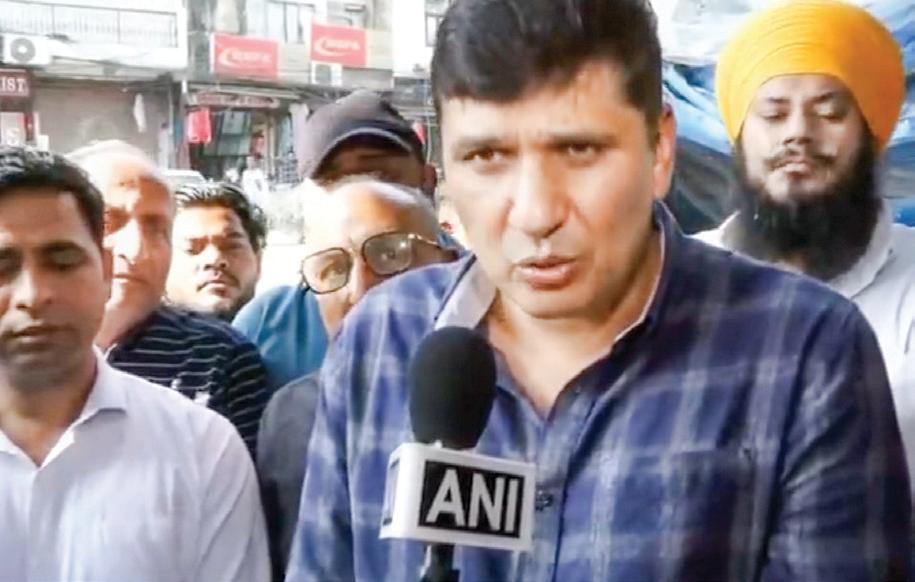 200 Mohalla Clinics being shut down: AAP slams BJP Govt