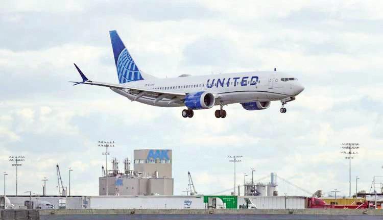U.S. AIRLINES CANCEL 1,000 FLIGHTS WHILE COMPLYING WITH SHUTDOWN ORDER