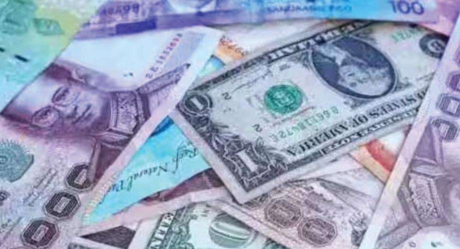 INDIA'S FOREX RESERVES DROP FURTHER