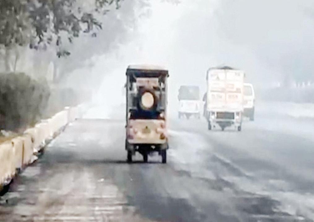 Thick smog blankets Delhi-NCR as AQI remains under ‘very poor’ category