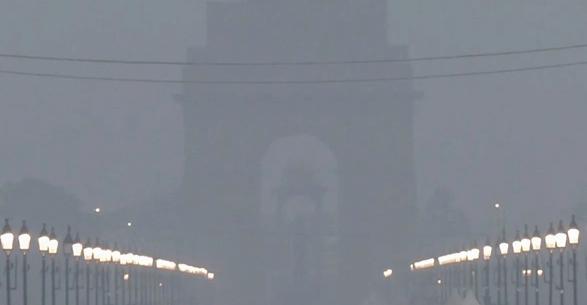 MORNING HAZE ENGULFS DELHI, AVERAGE AQI STANDS AT 396