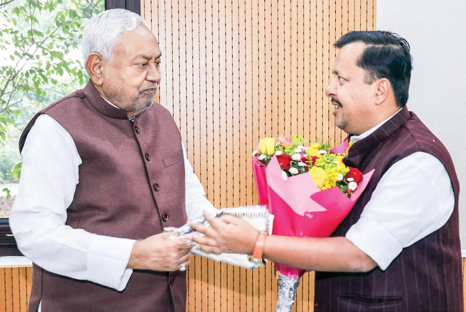 Nitish vows to provide jobs to 1 crore youths in Bihar