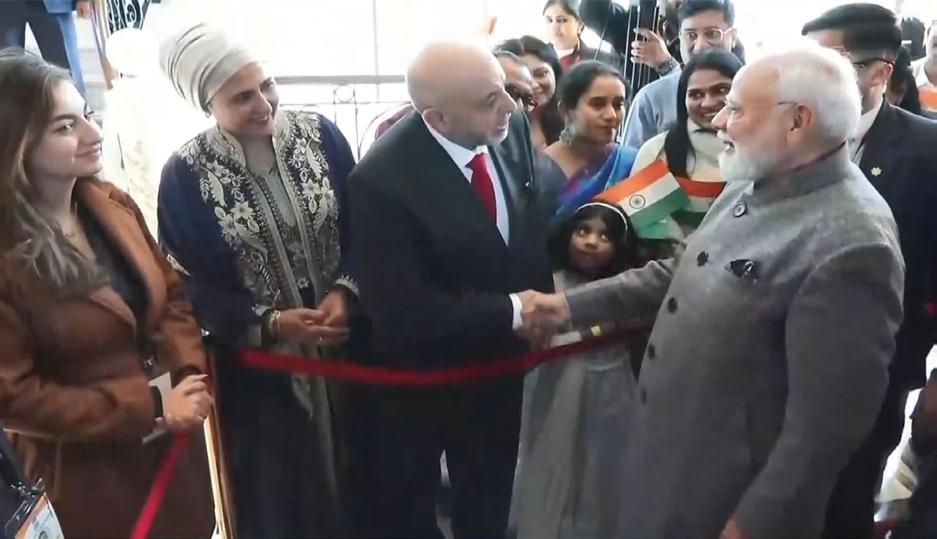 PM Modi gets warm reception from Indian diaspora in Amman