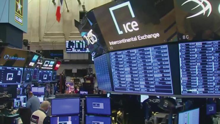 Wall Street rises to record high after unemployment rate improves