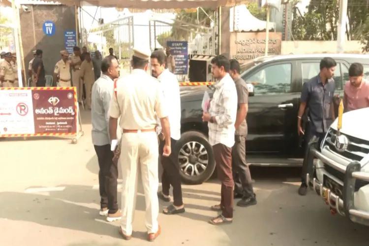 Delhi couple arrested for selling single flat multiple times