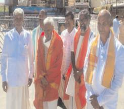 శ్రీవారి సేవలో పద్మశ్రీ సుభాష్ పాలేకర్