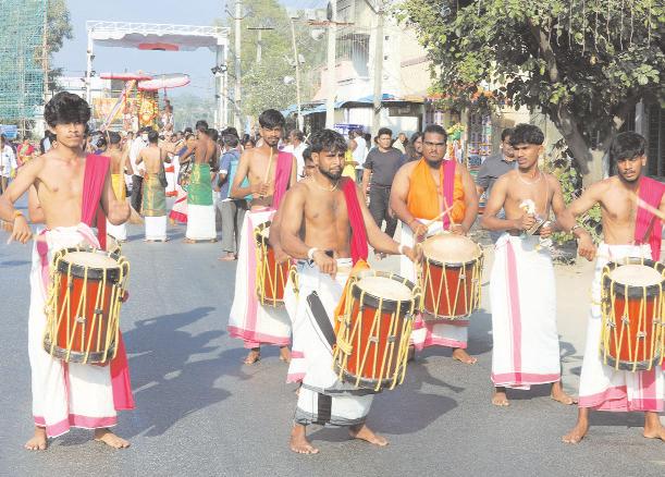 సింహ వాహనంపై యోగ నరసింహుడిగా కల్యాణ వెంకన్న