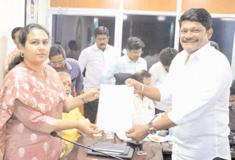 ప్రజా ఫిర్యాదుల పరిష్కార వేదికకు 52 వినతులు
