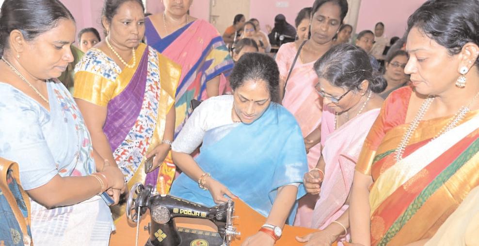 మహిళల్లో స్వయం ఉపాధి పెంచడానికి శిక్షణ