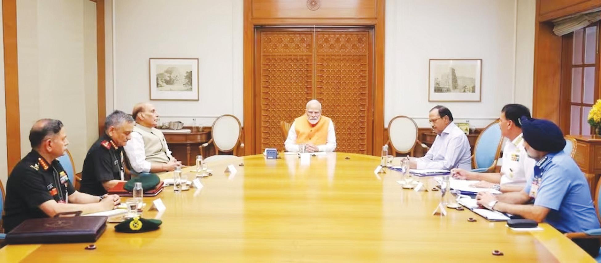 ప్రధాని మోదీతో రక్షణ కార్యదర్శి భేటీ