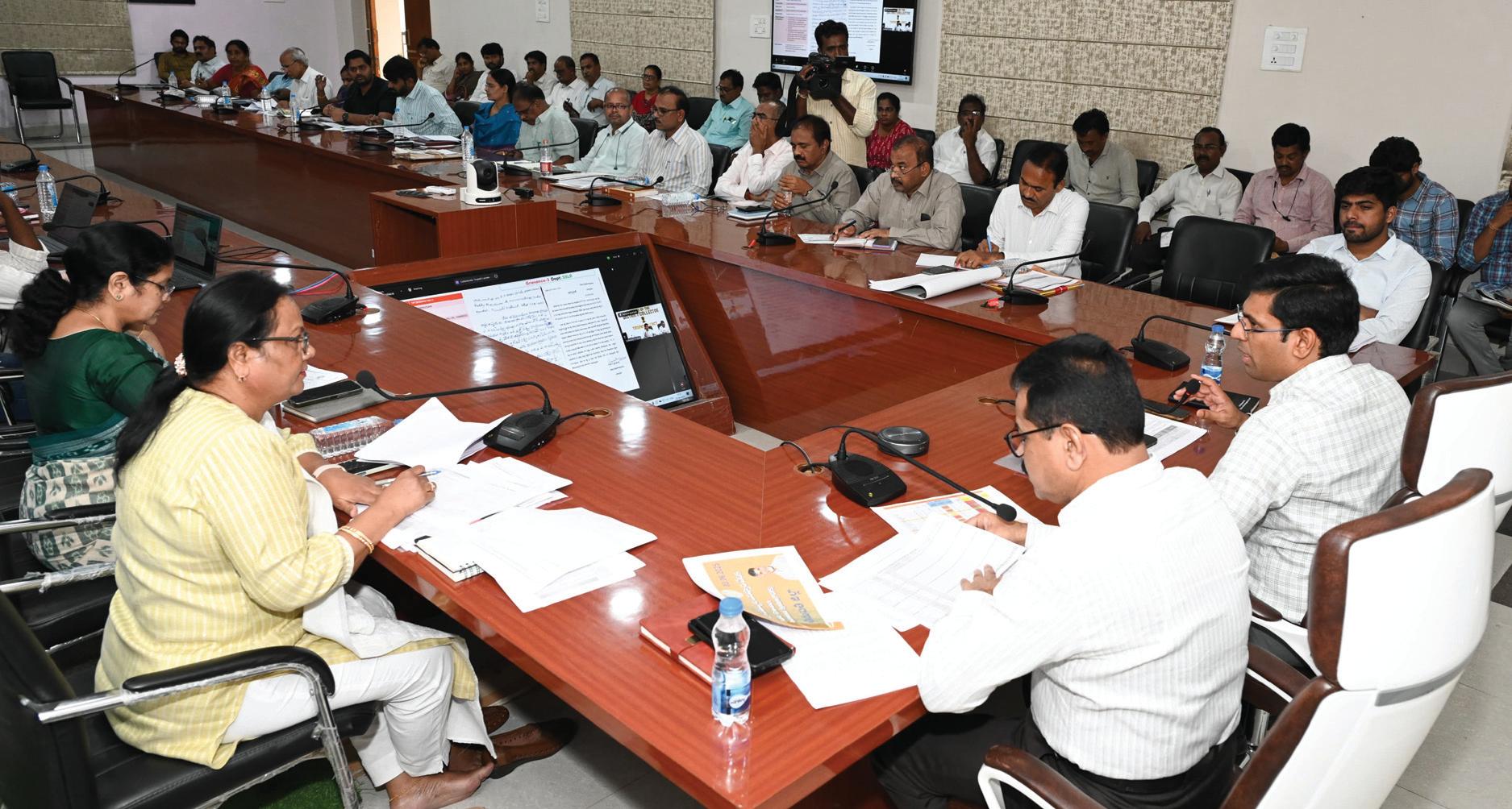 సంతృప్తి స్థాయిలో అర్జీలకు పరిష్కారం