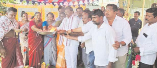 అన్న క్యాంటీన్ భవన నిర్మాణానికి భూమి పూజ