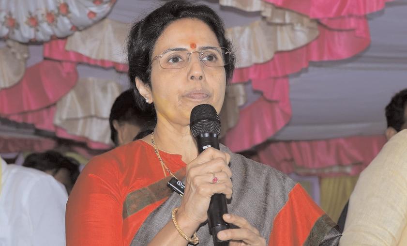 మహిళల పట్ల వైసీపీ తీరు సిగ్గుచేటు