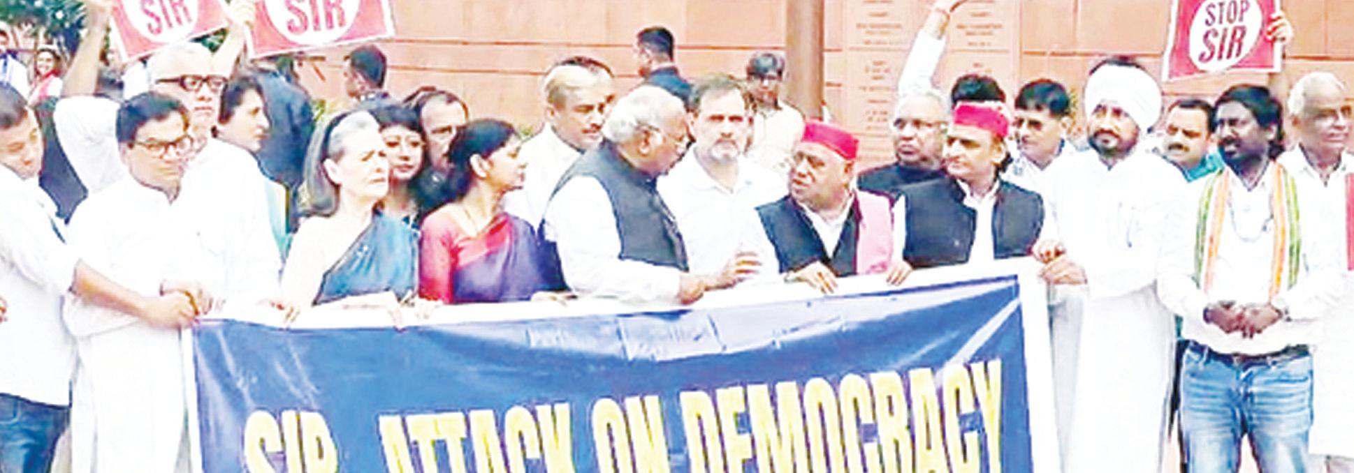 అట్టుడికిన పార్లమెంటు ఎస్ఐఆర్పై చర్చకు ప్రతిపక్షం పట్టు