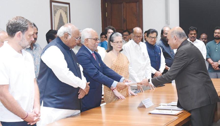 ఉప రాష్ట్రపతి అభ్యర్థిగా సుదర్శన్రెడ్డి నామినేషన్