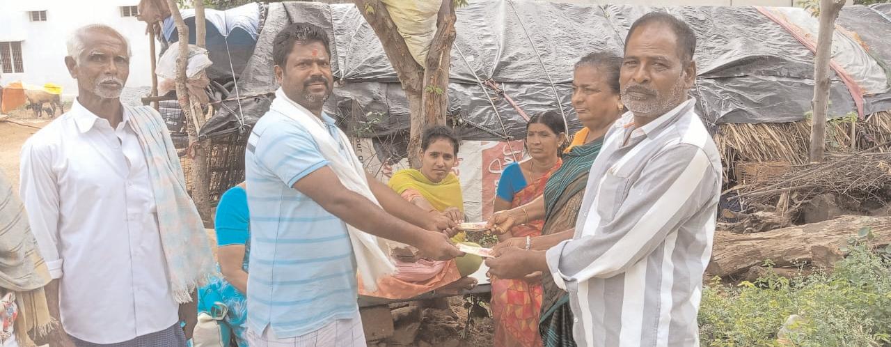 తంబళ్లపల్లెలో 94 శాతం పింఛన్లు పంపిణీ