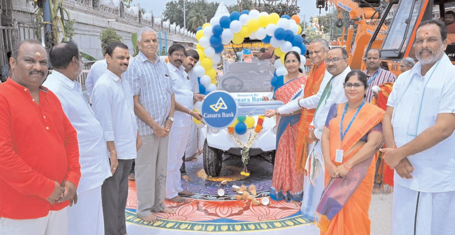 దేవస్థానంకు ఎలక్ట్రిక్ వాహనం విరాళం