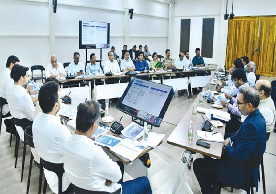 పెట్టుబడుల ఆకర్షణపై ప్రత్యేకంగా దృష్టి పెట్టాలి