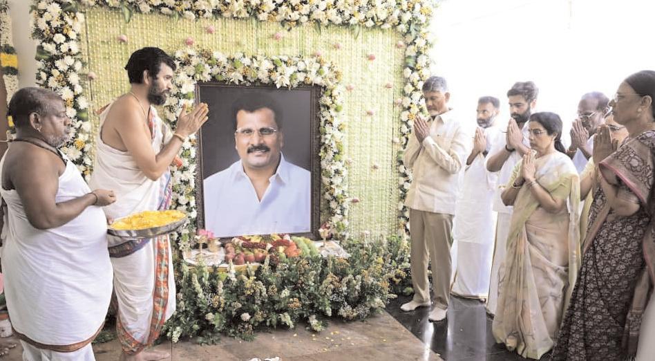 నారావారిపల్లెలో సీఎం చంద్రబాబు కుటుంబం...