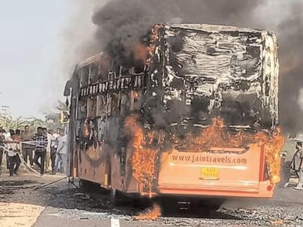 రాజస్థాన్లో ప్రైవేటు బస్సులో మంటలు..