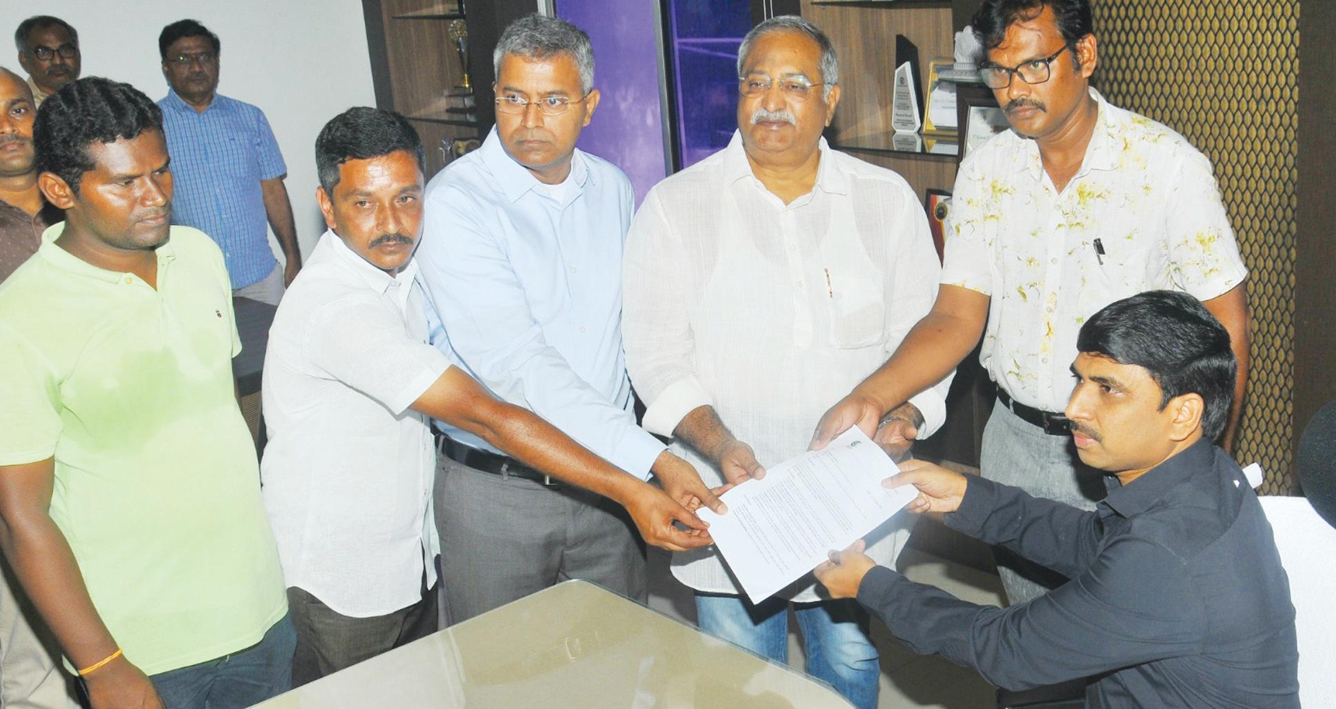ఎస్పీడీసీఎల్ మాజీ ఛైర్మన్ పై విచారణ జరిపించండి